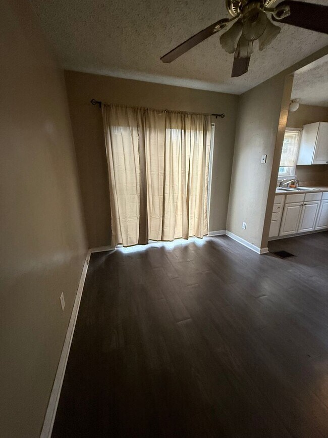 Foto del edificio - 3 bedroom 1 bath $1500