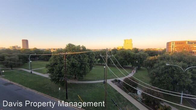 Building Photo - 2 br, 2.5 bath House - 3180 CARMEL ST # 206