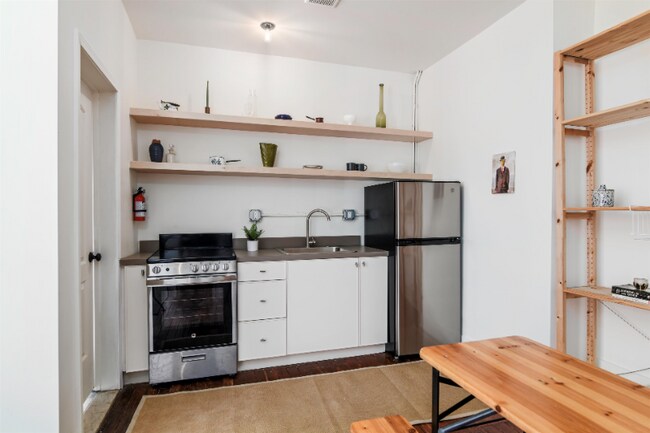 Foto del edificio - 655 Hazelwood St