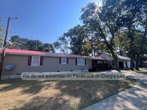 Building Photo - 2597 Pinecrest Dr