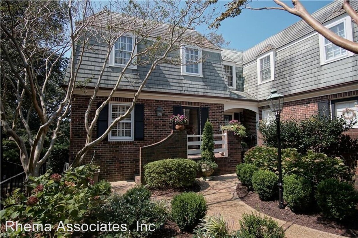 Primary Photo - 2 br, 3 bath House - 420 Linkhorn Dr Apt #5