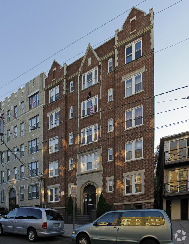 Primary Photo - Kensington Avenue Apartments