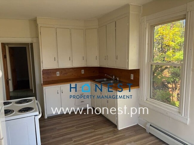 Building Photo - 7 Drummond St