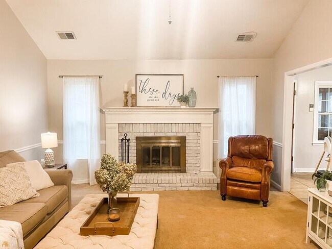 Foto del edificio - Fantastic 3bd/2ba home! Coming soon!