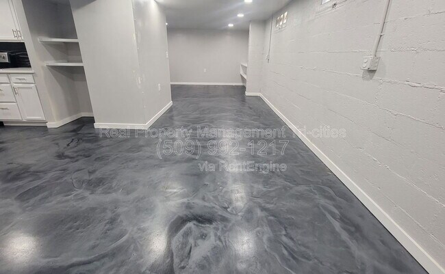 Foto del edificio - 400/402 Barth Ave