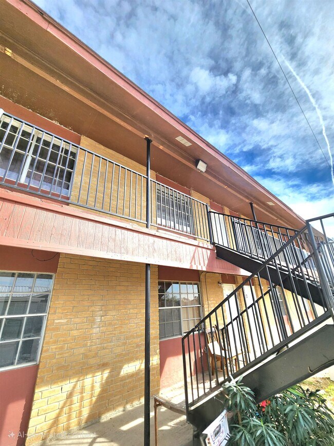 Building Photo - 1001 Reynolds St