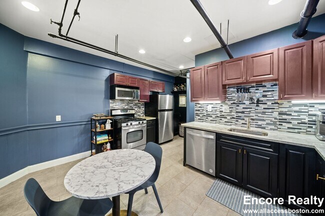 Foto del edificio - 1038 Beacon St