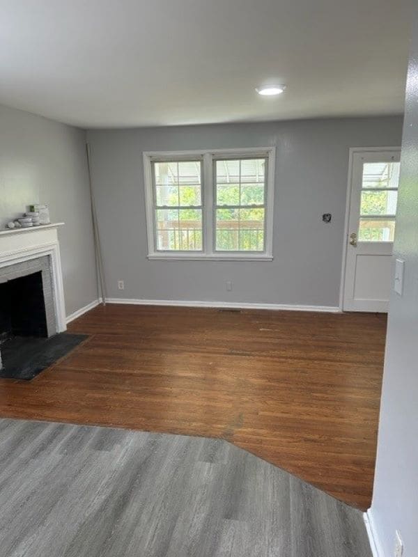 Foto del edificio - 64 Lakeside Dr