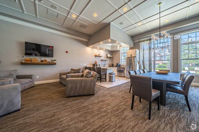 Clubhouse Kitchen - River Run at Naperville