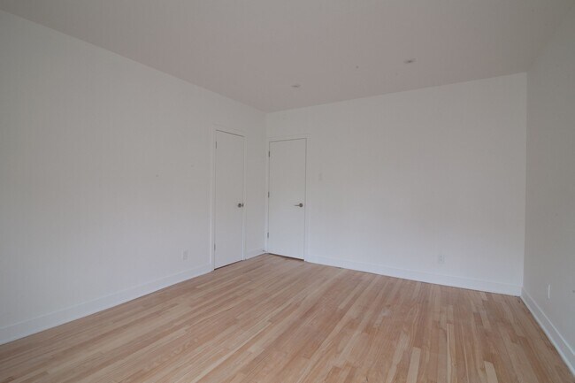 Photo du bâtiment - 2105 Rue Chomedey
