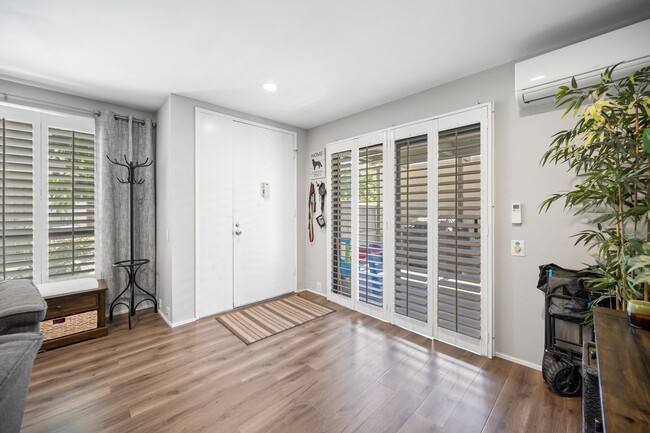 Building Photo - 3 bed 2 bath move-in ready unit.