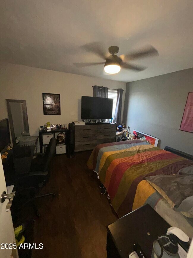 Foto del edificio - 1342 W Emerald Ave