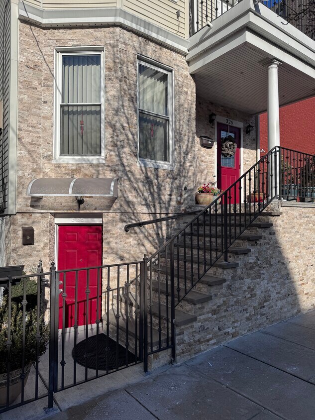 Foto principal - 326 49th St