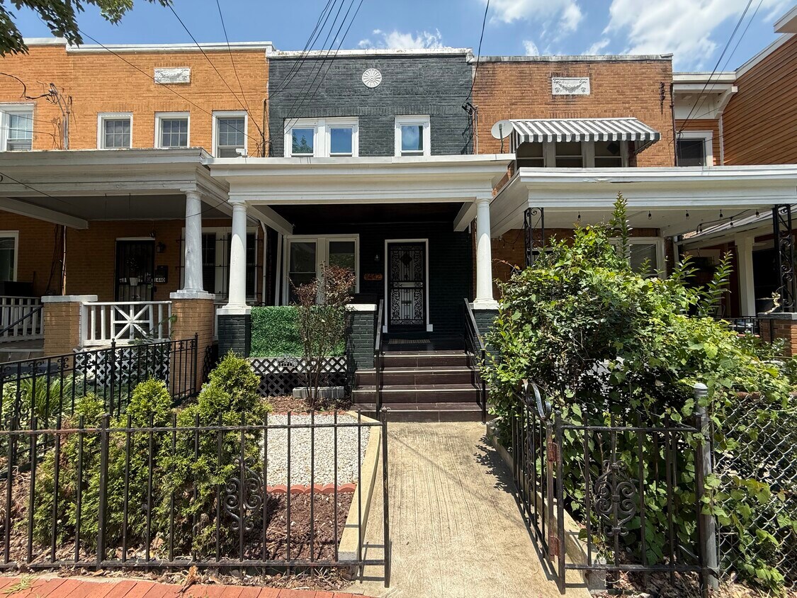 Photo - 1442 W St SE (Washington, D.C., DC)