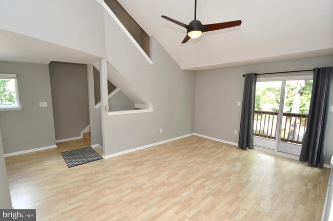 Building Photo - 340 Woodlake Dr