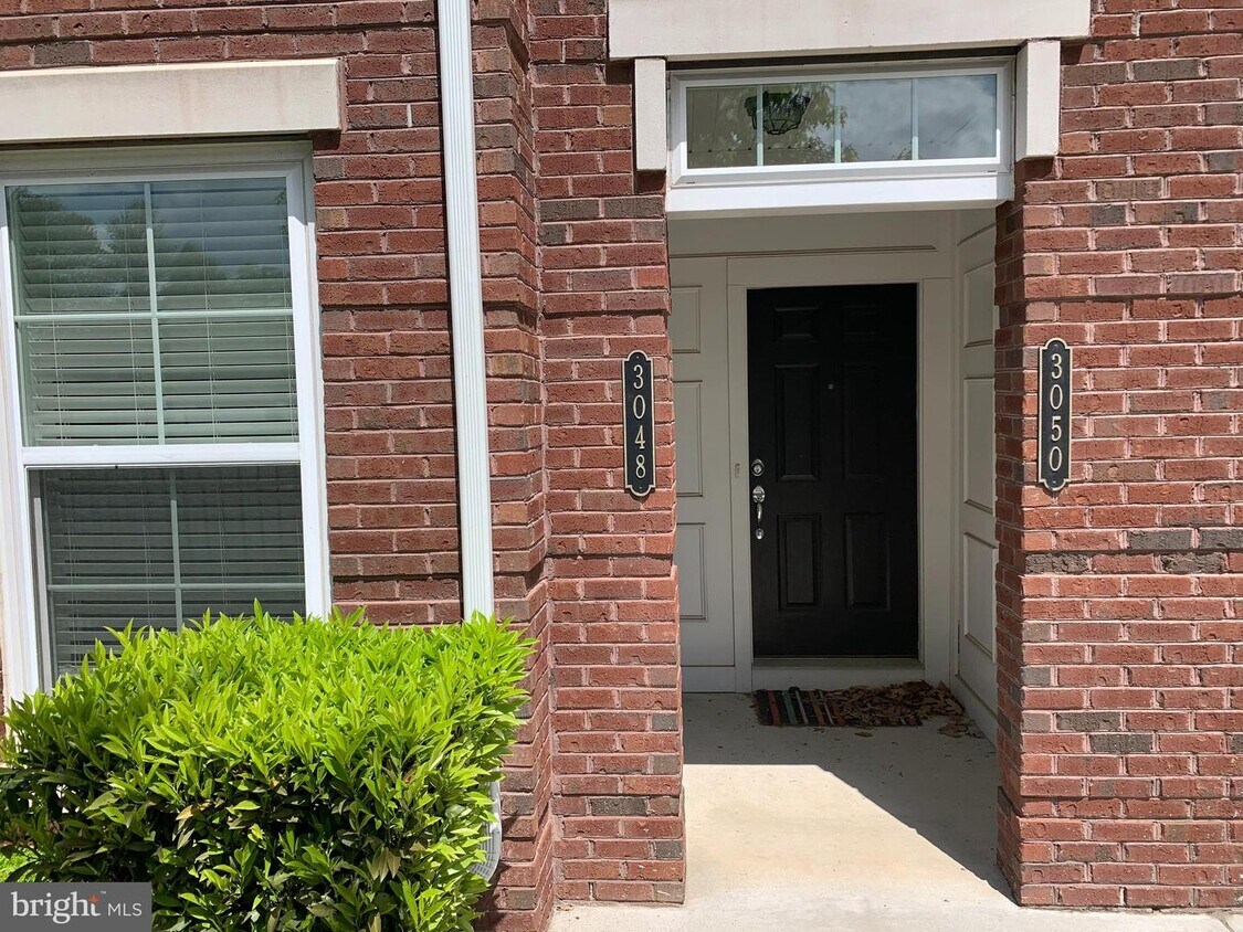 Primary Photo - 3050 Rittenhouse Cir