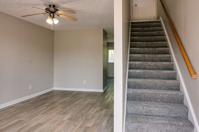Foto del edificio - 821 Oak Arbor Ct