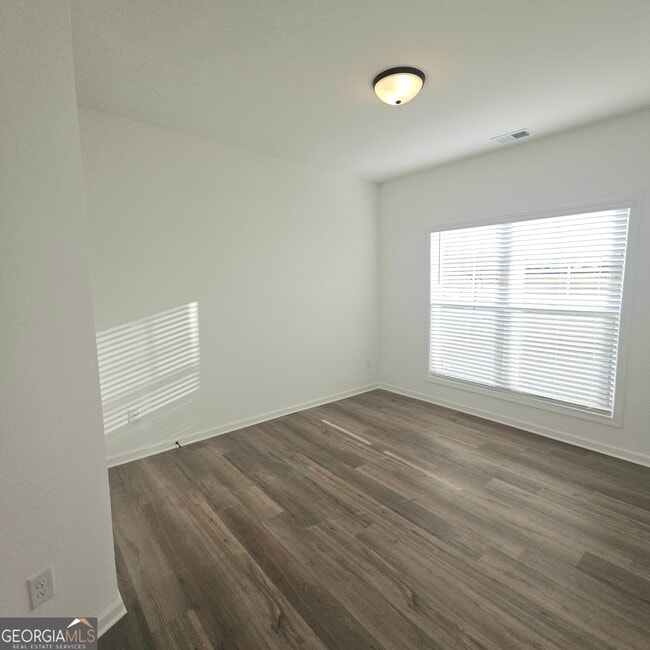 Foto del edificio - 24 Nickel Dr