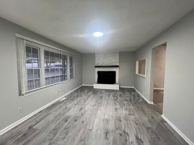 Foto del edificio - 2616 Brookwood Dr