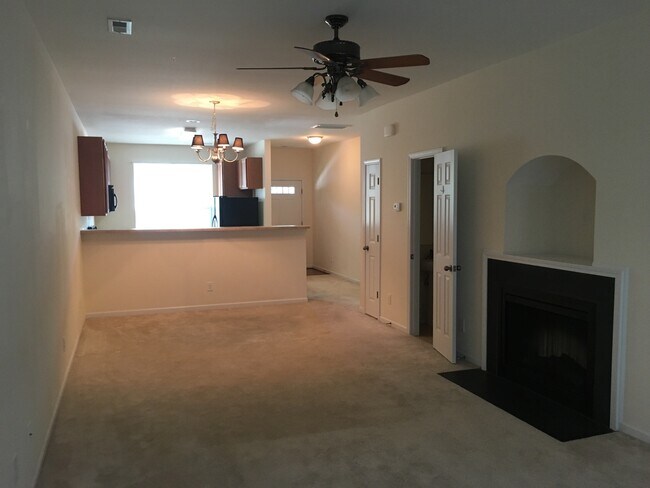 Foto del edificio - Townhouse For The Family!!