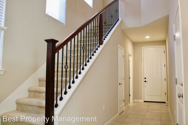 Building Photo - 3 br, 2.5 bath House - 2106 Carrara St.