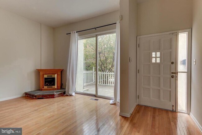 Foto del edificio - 107 Montrose Ave