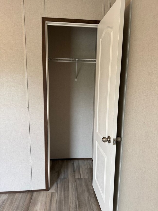 Building Photo - Newer Mobile Home in Country Setting