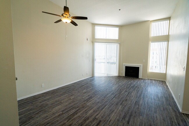 Interior Photo - 845 S. Kingsley