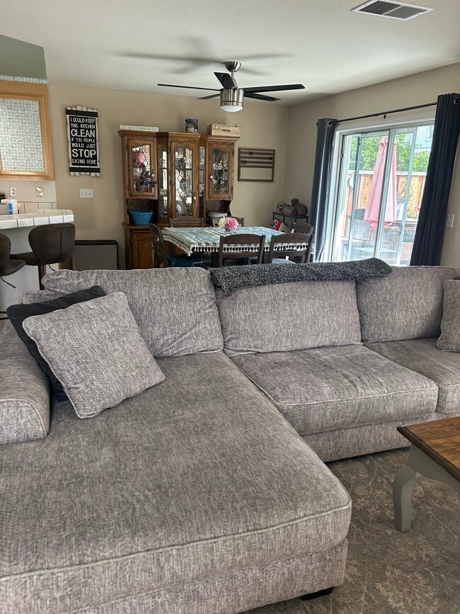 Foto del edificio - 9336 Lariat Dr