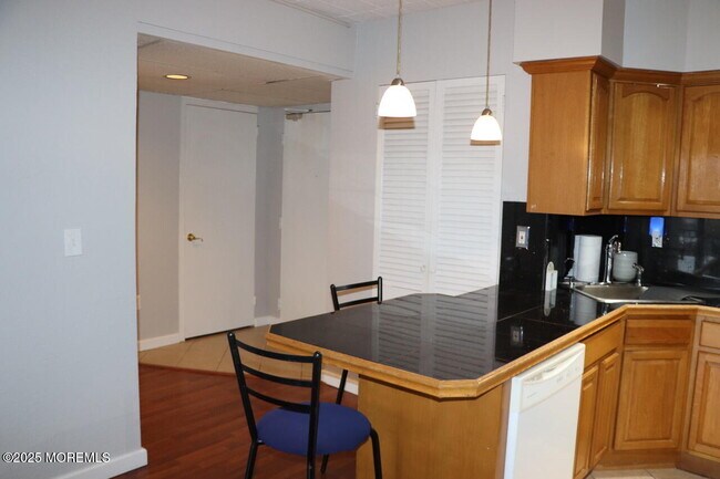 Foto del edificio - 21 Leroy Pl