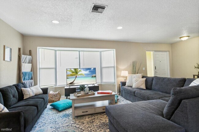 Foto del edificio - 3 br, 2 bath House - 3711 NW 108th Dr