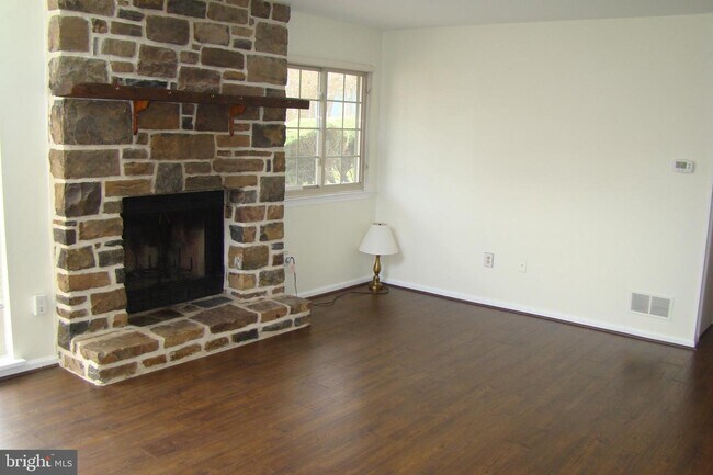 Building Photo - 39 Brookside Ct