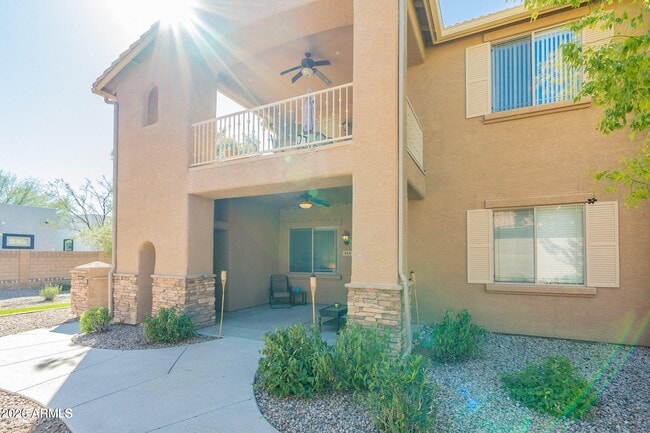 Foto del edificio - 2155 N Grace Blvd