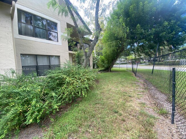 Foto del edificio - 4201 W McNab Rd