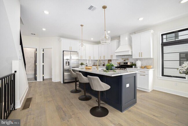 Foto del edificio - 7519R Ridge Ave