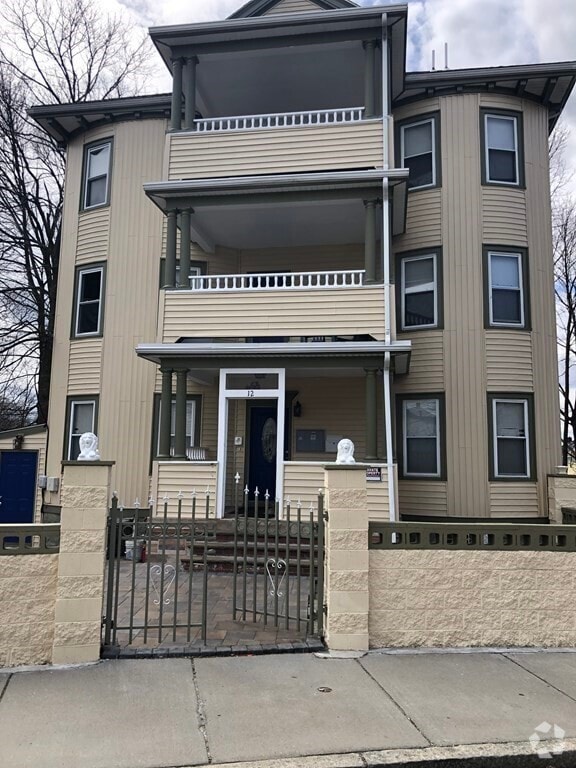Building Photo - 17 Hiawatha Rd