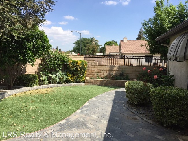 Building Photo - 8400 Sun Harbor Dr