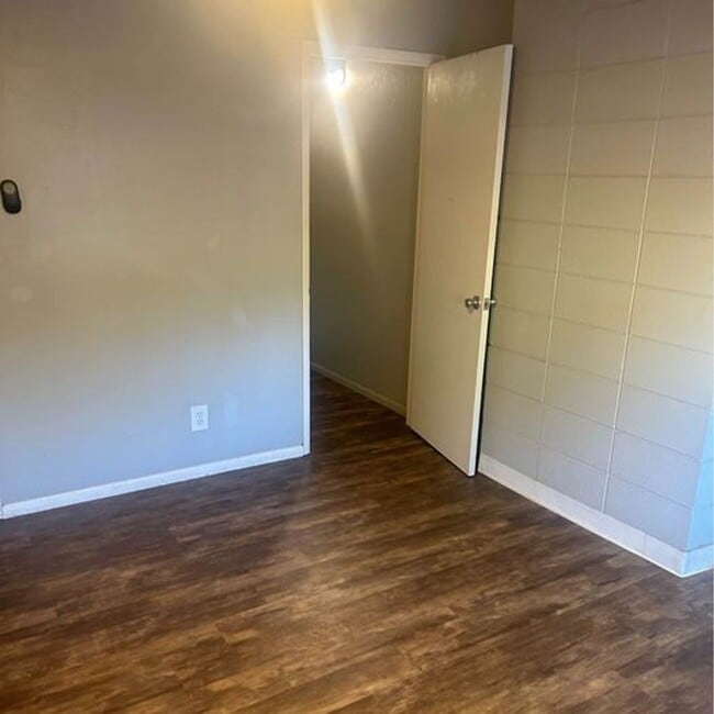 Building Photo - 2440 Almandor Cir
