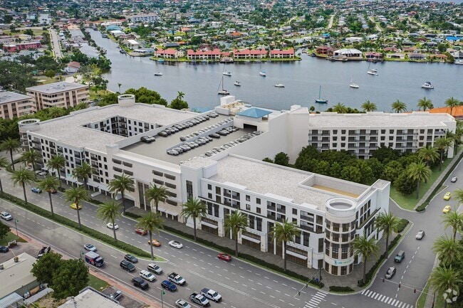 Building Photo - Bimini Square