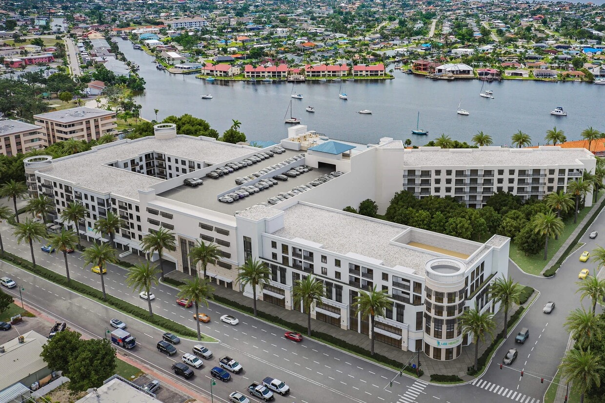 Primary Photo - Bimini Square