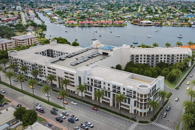Building Photo - Bimini Square