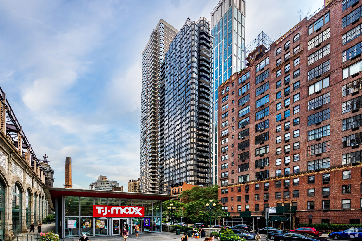 Exterior Building View: 414-418 E 59th St - Manhattan NY - Grand Sutton