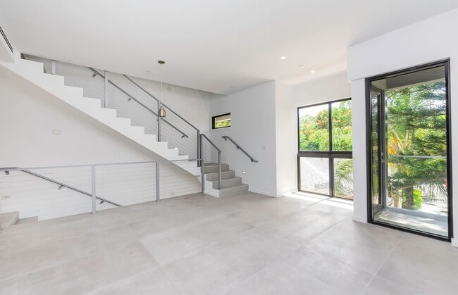 Foto del edificio - 3264 Bird Ave