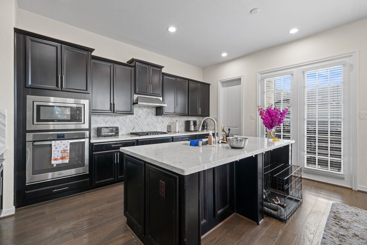 Foto principal - 9679 Towne Lake Pkwy