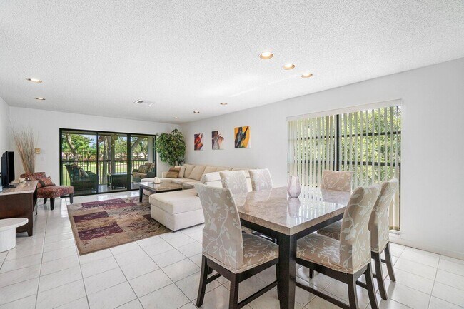 Foto del edificio - 18 Stratford Dr