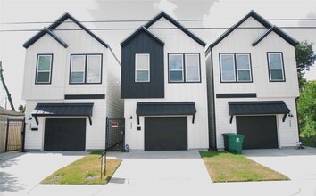 Building Photo - 5404 Margarita St