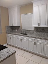 Building Photo - 928 SW 8th Ave