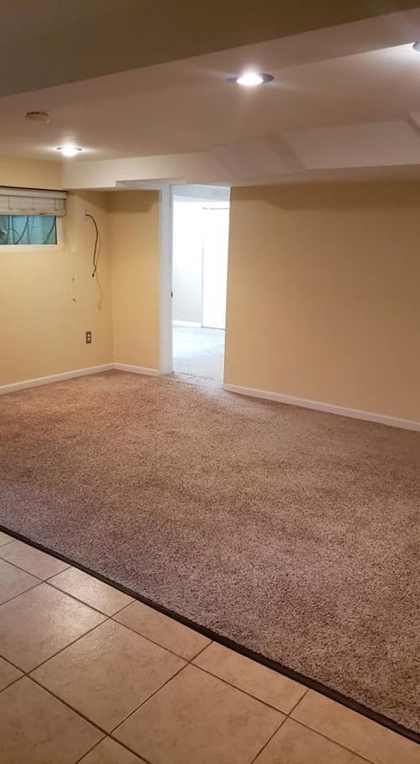 Building Photo - Congress Park Bright Open Lower Level Duplex!