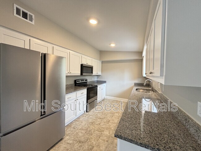Building Photo - 707 Shamrock Dr