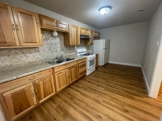 Building Photo - 207 W South St